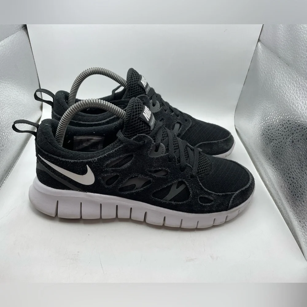 Nike Free Run 2 black sneakers men’s 7/ womens 8.5